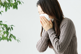 採血や痰・鼻水の検査を行い、アレルギーの有無や原因を調べます。